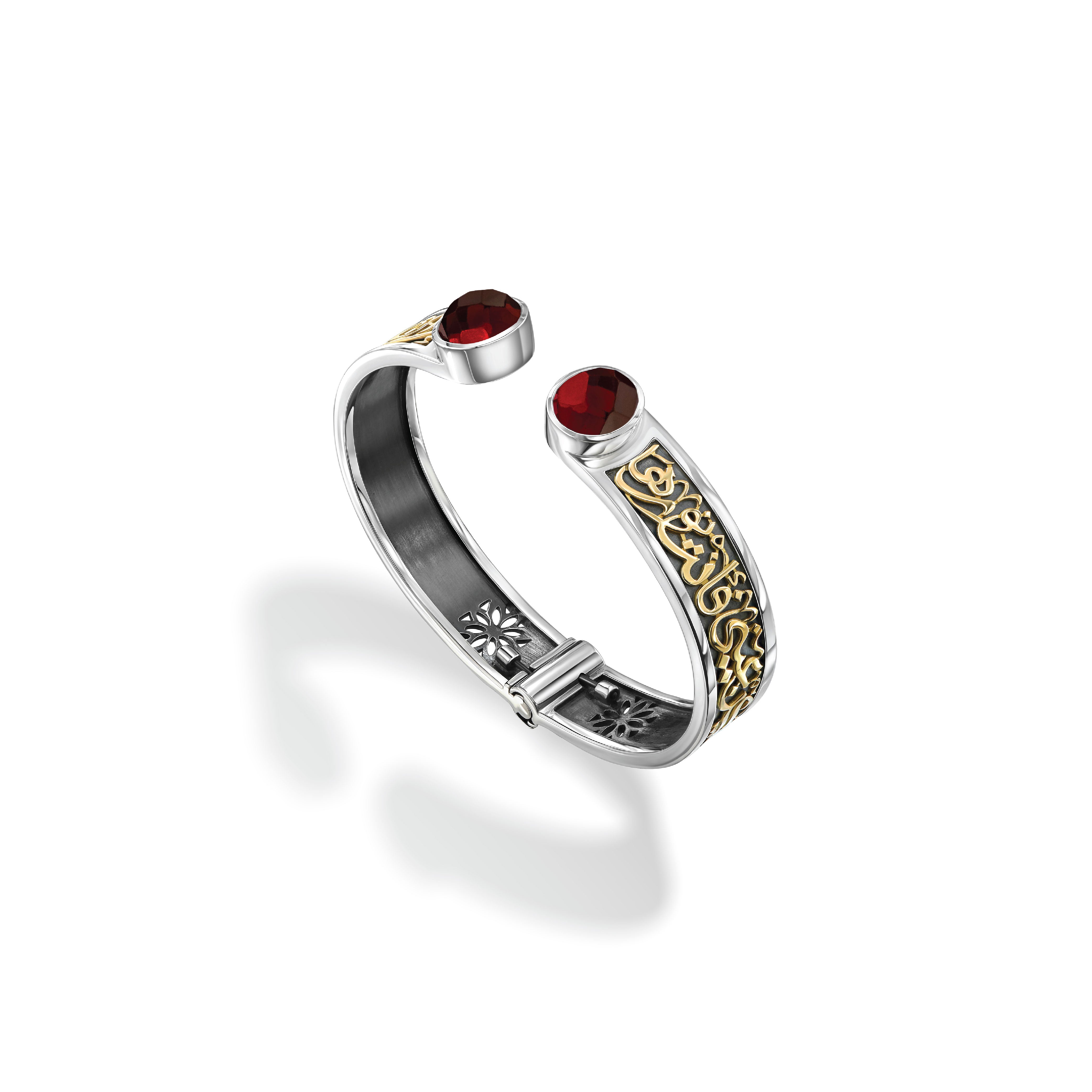 الأسورة ذات الخط